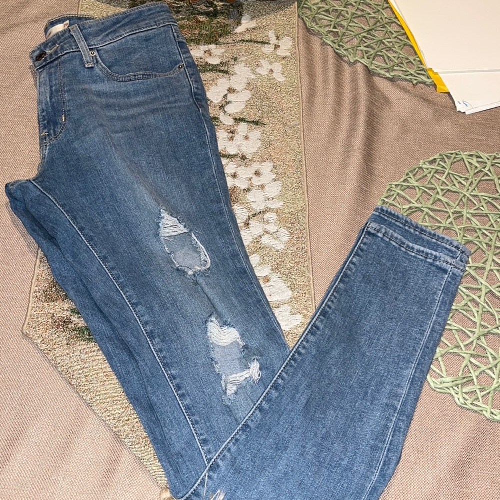 Levi’s 711 Skinny Mid Rise Distressed Medium Wash Jeans Sz 28 EUC